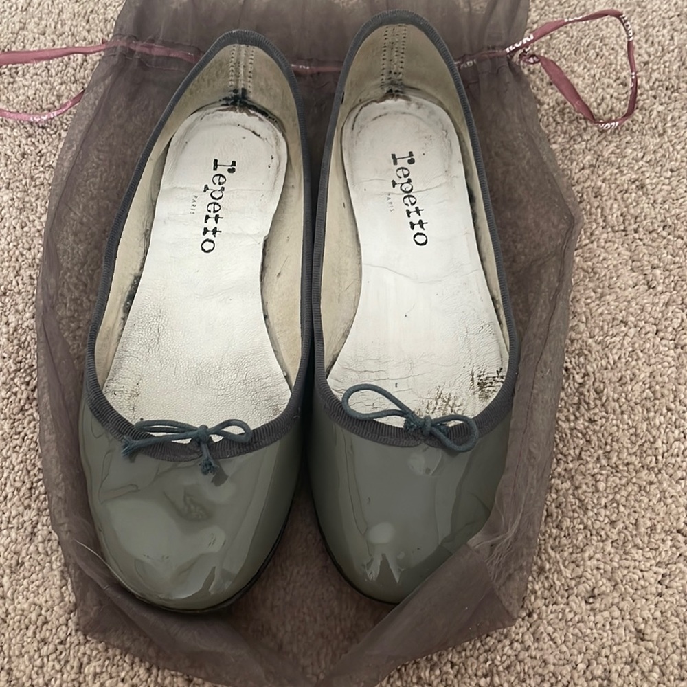 Repetto gray patent ballet flats in size 37.5